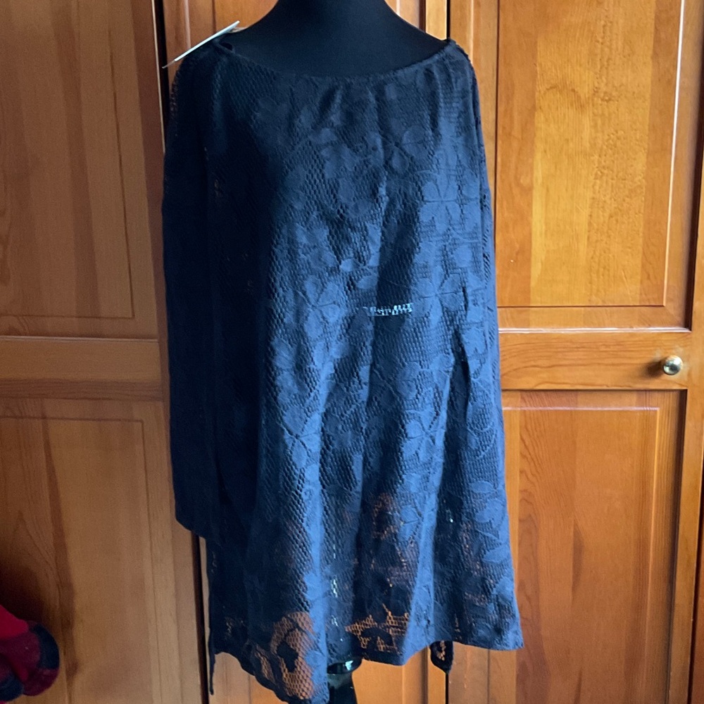 Elegant black Lace Swim Coverup